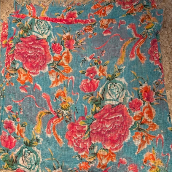 ☀️Betsey Johnson Scarf/Wrap - Picture 1 of 3